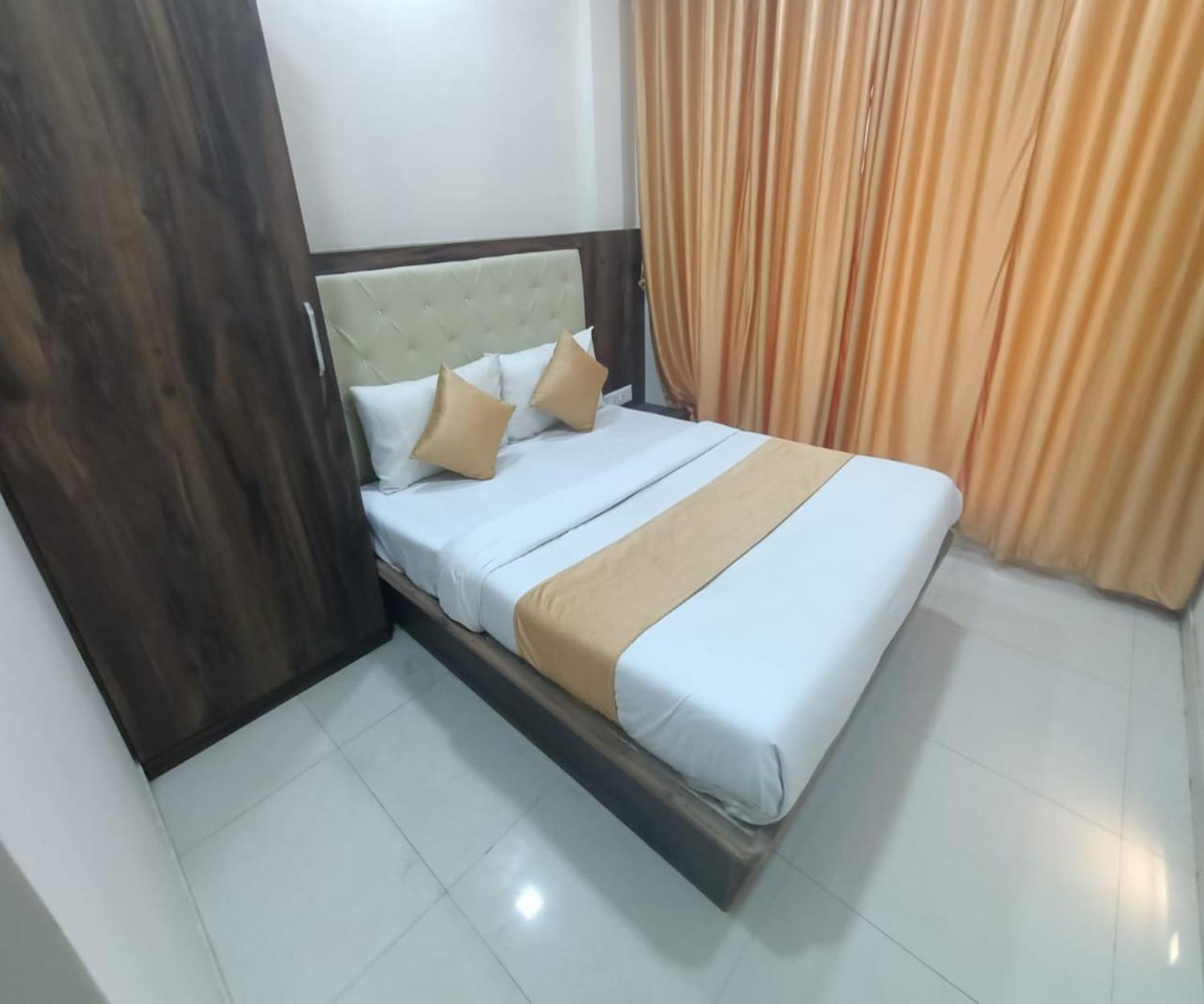 Hotel Om Sai Navi Mumbai Exterior photo