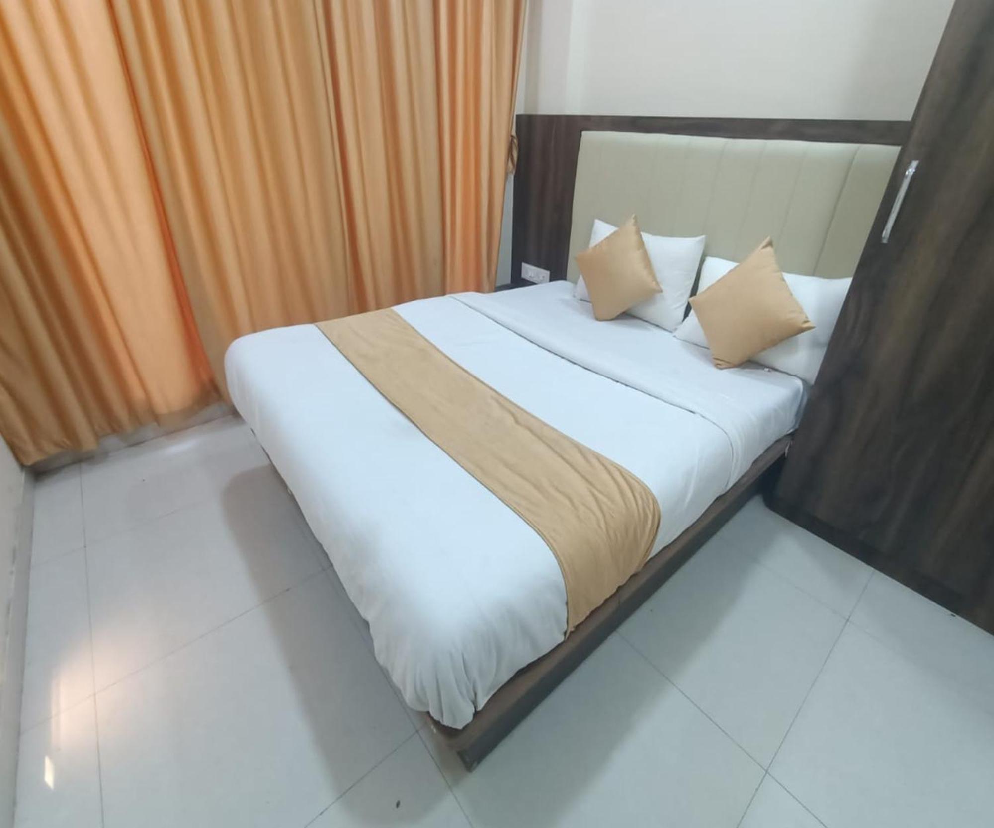 Hotel Om Sai Navi Mumbai Exterior photo
