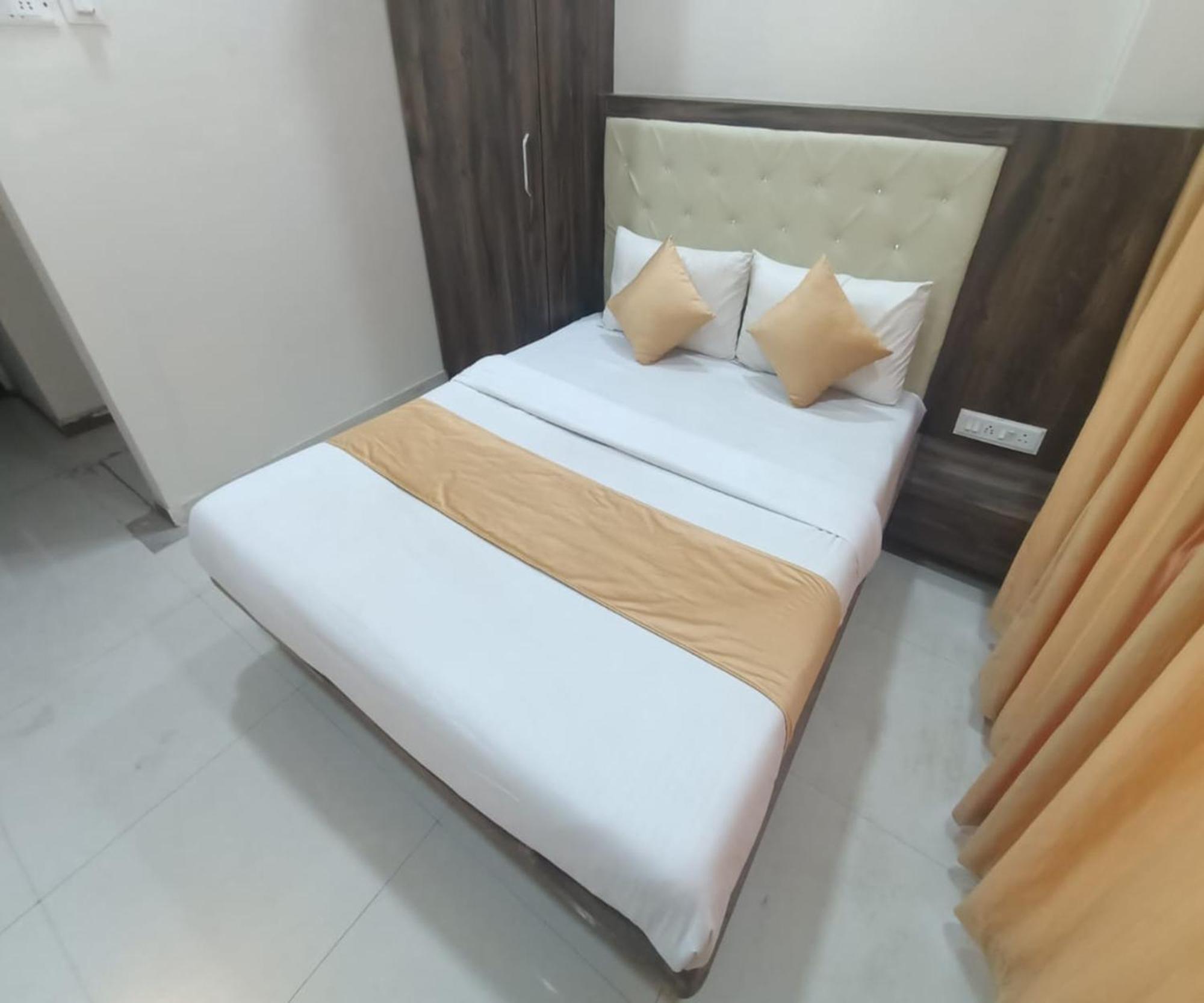 Hotel Om Sai Navi Mumbai Exterior photo